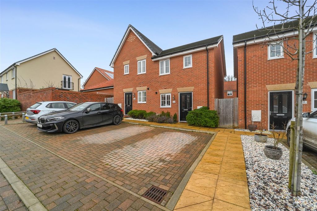 Property photo 1 of 11 Front