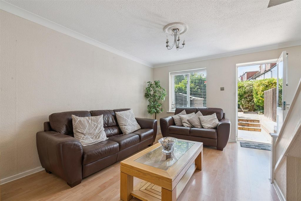 Property photo 2 of 14 147 Sutton Common Road Reception 1.Jpg