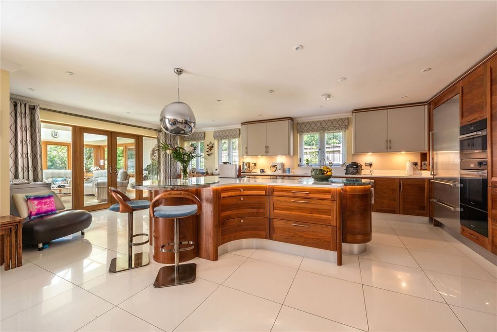 Property photo 2 of 27 Picture No. 08