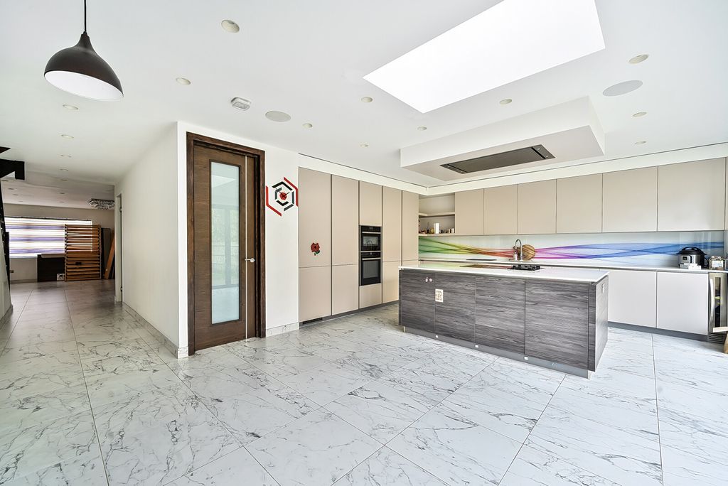 Property photo 3 of 18 1429166-9-69B7Bd5...