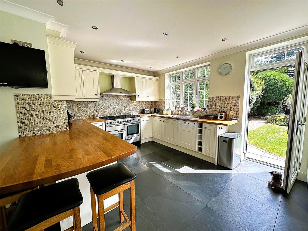 Property photo 3 of 27 8.Jpg