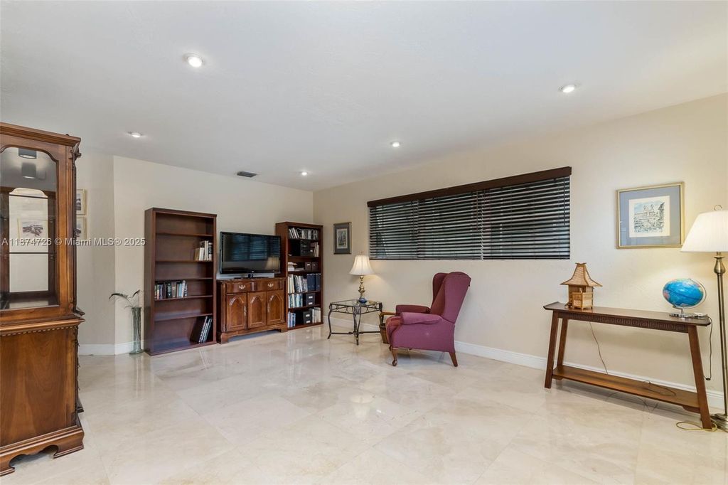 Property photo 2 of 19 <Alttext/>