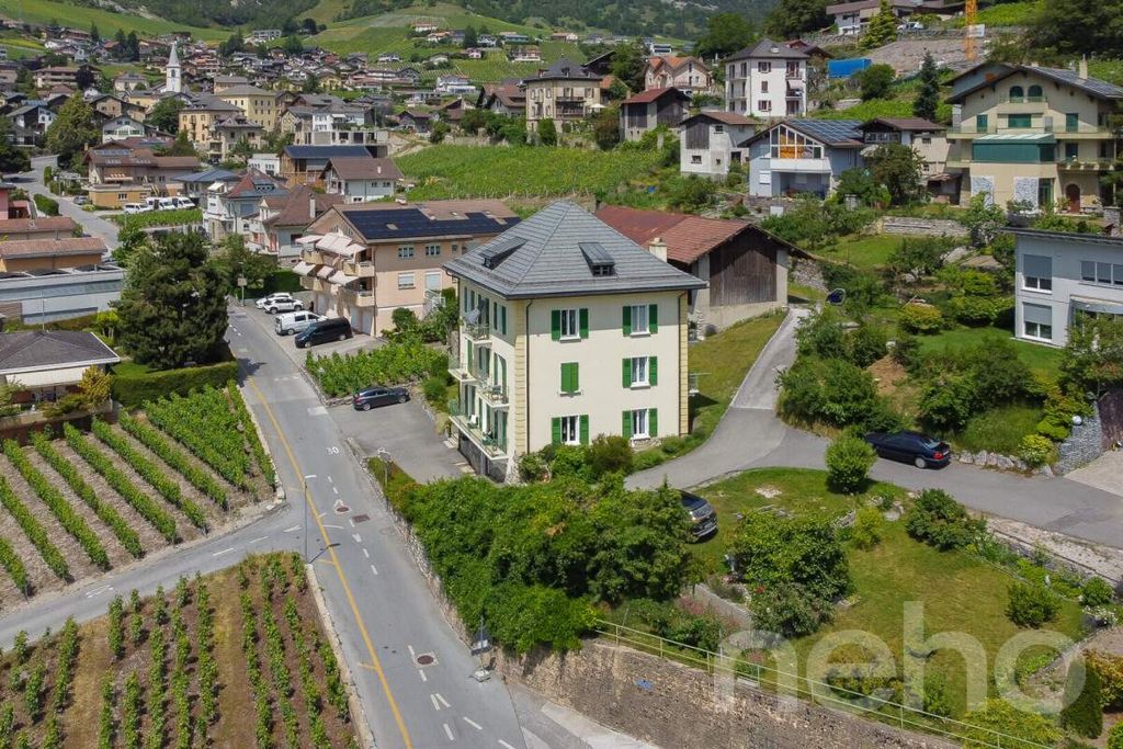 Property photo 3 of 12