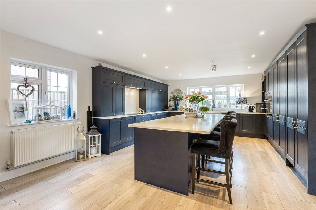 Property photo 3 of 17 Kitchen