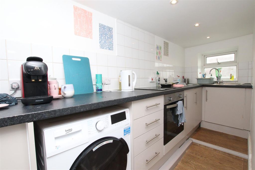 Property photo 3 of 8 Kitchen.Jpg