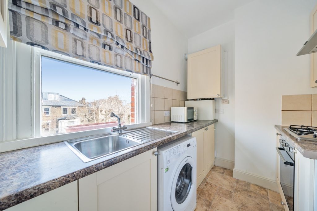 Property photo 3 of 6 Kitchen