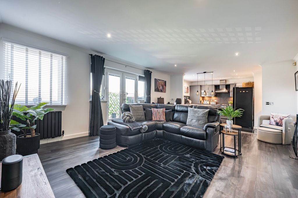 Property photo 3 of 32