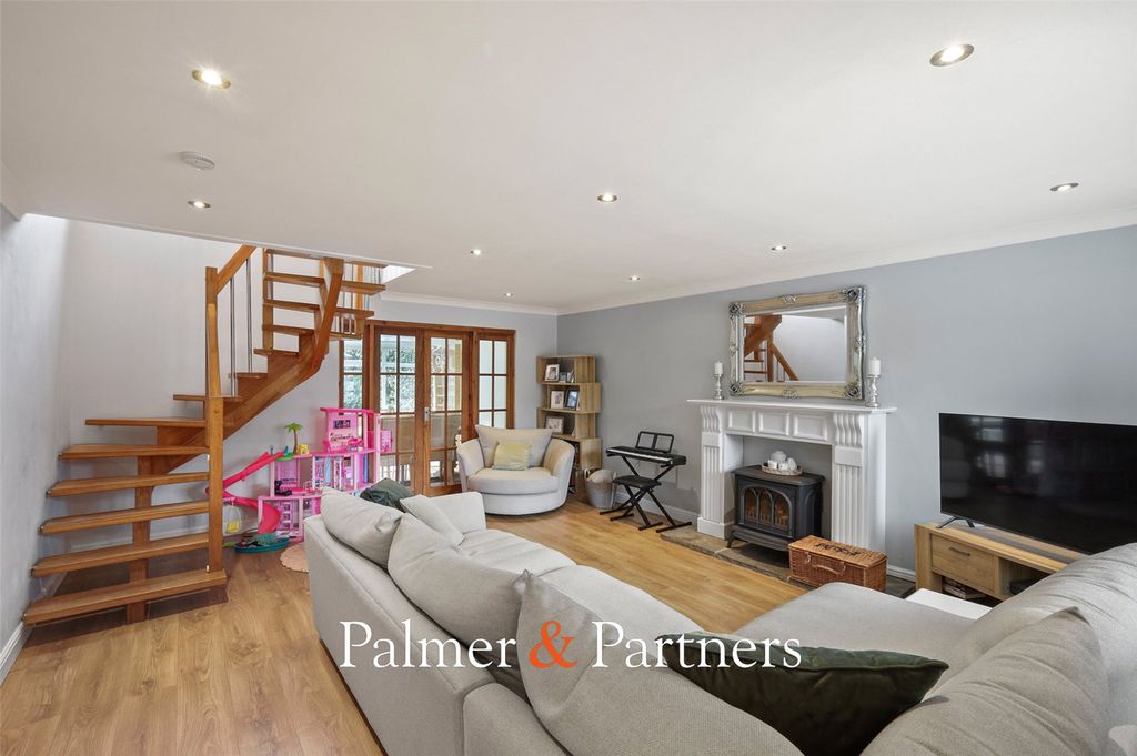 Property photo 3 of 24 Picture No. 12