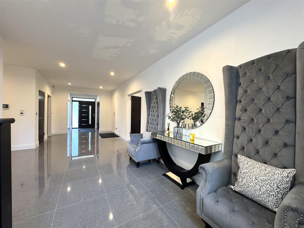 Property photo 2 of 52 Hallway