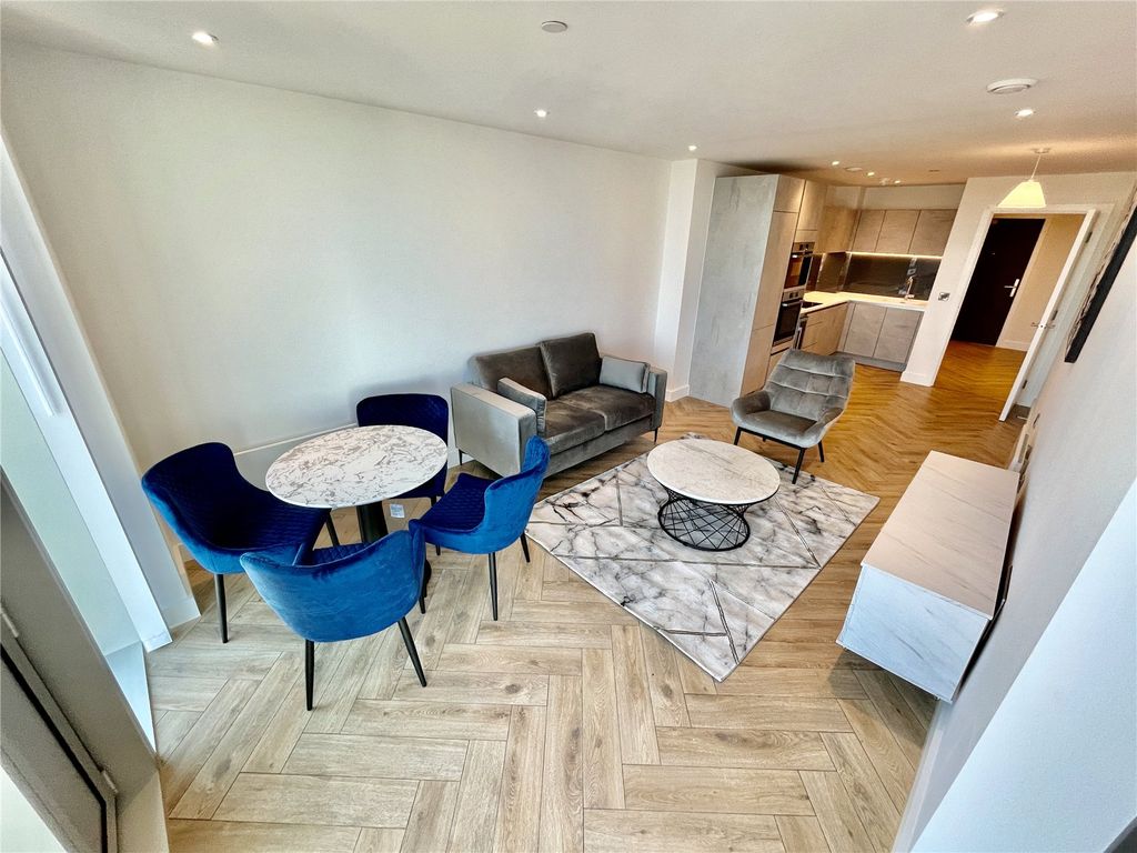 Property photo 1 of 18 Living Room