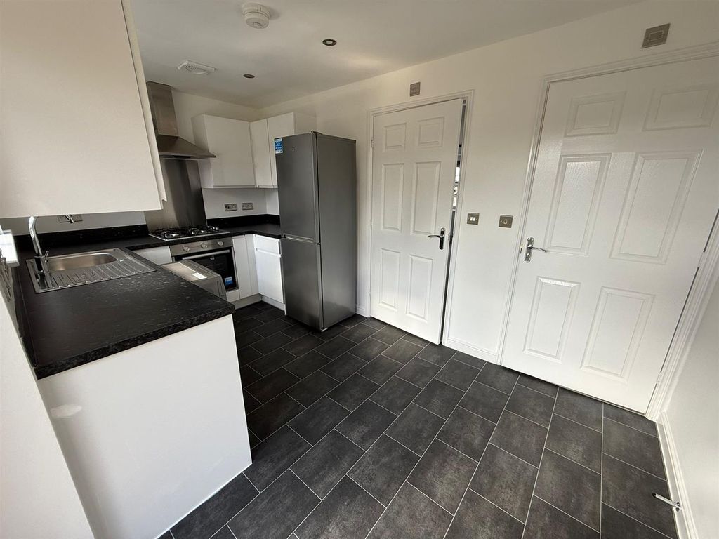 Property photo 3 of 16 Fd9Cf332-c61E-48E3-B88E-A3Cb563F5d0A.Jpg