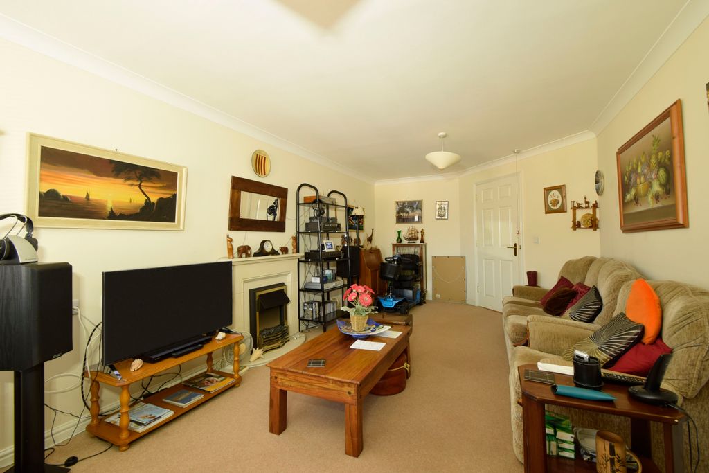 Property photo 2 of 10 Lounge