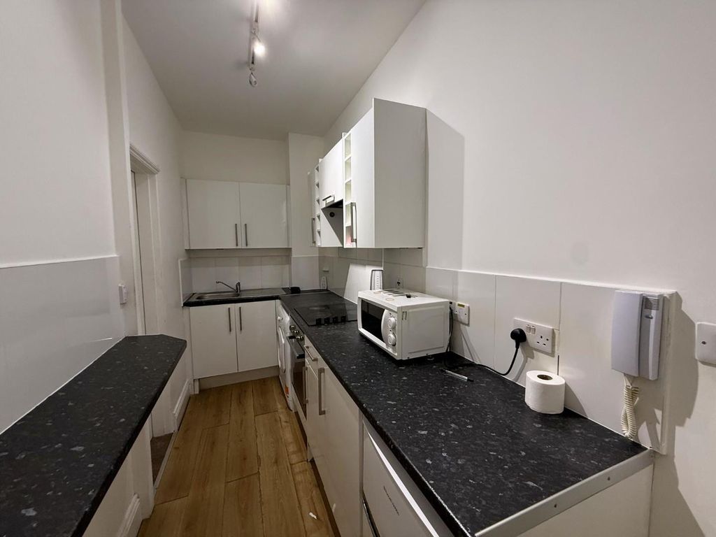 Property photo 2 of 6 North Road Kitchen .Jpg