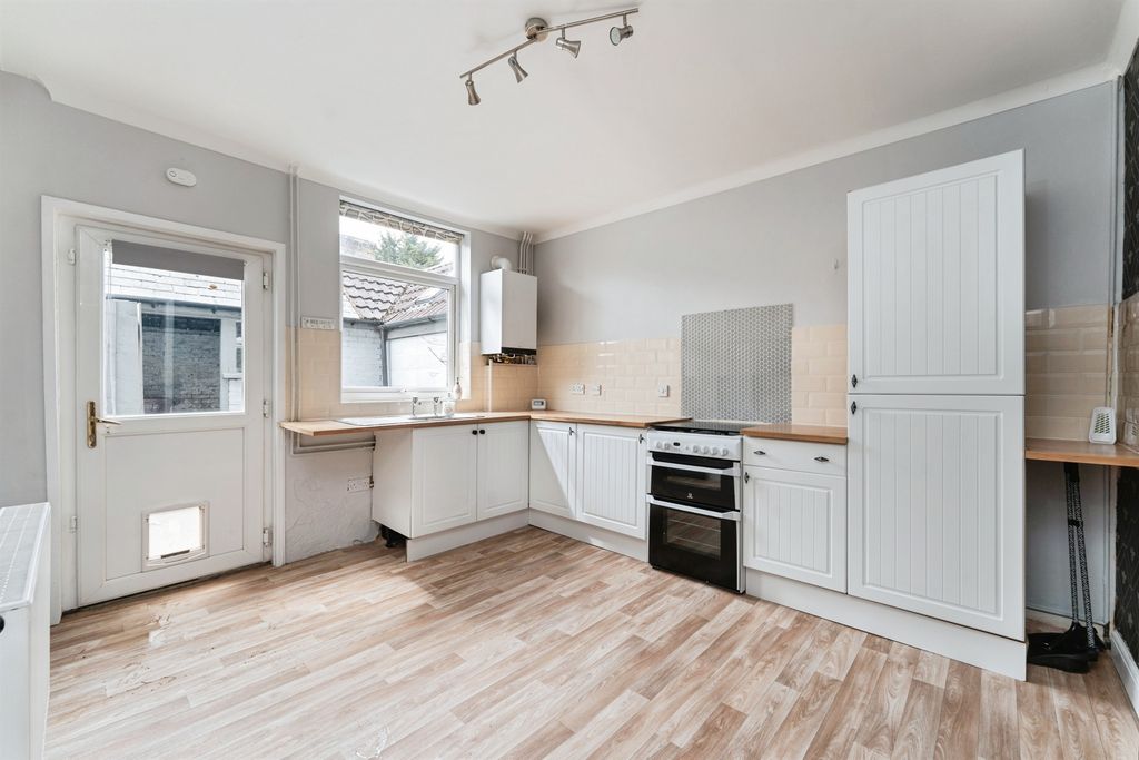 Property photo 1 of 11 Kitchen