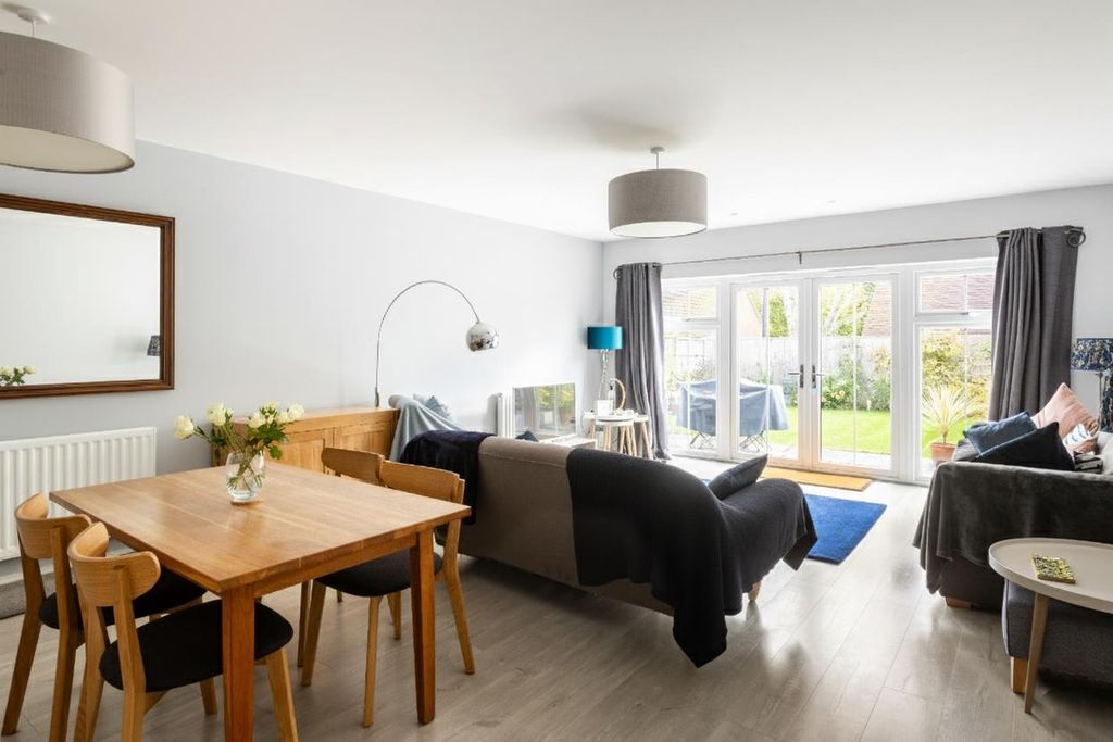 Property photo 2 of 26