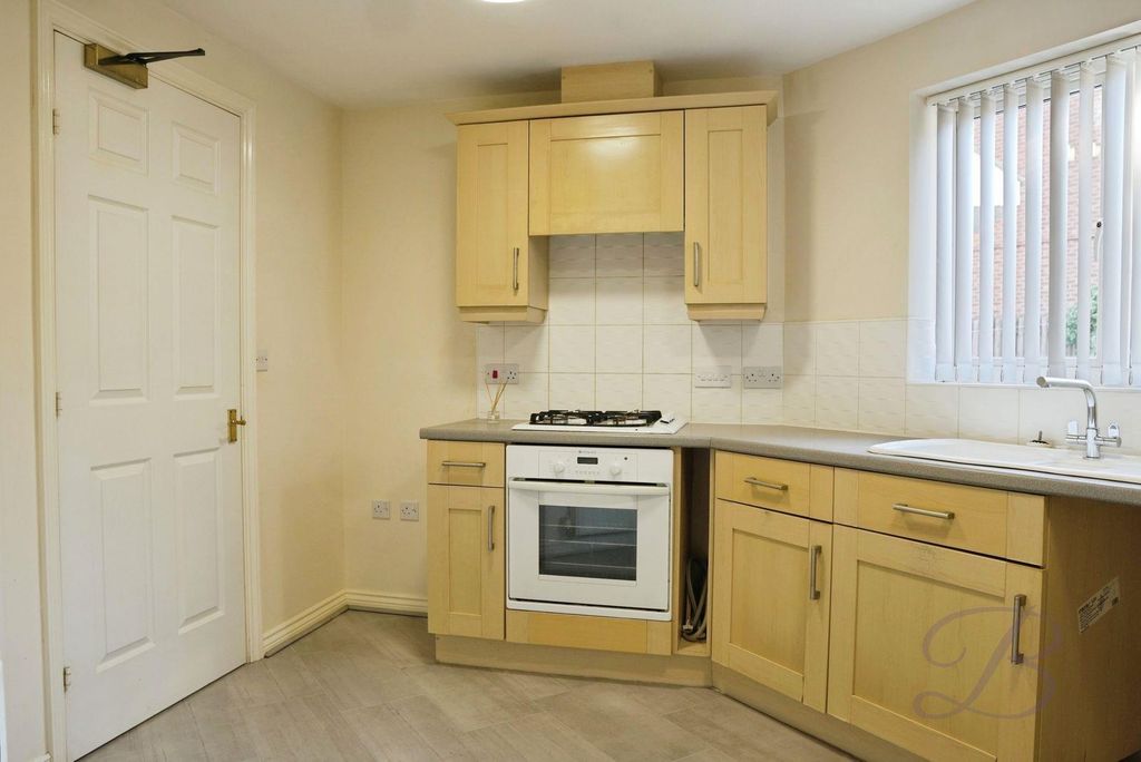 Property photo 3 of 17 E8H4Jp4Q.Jpg