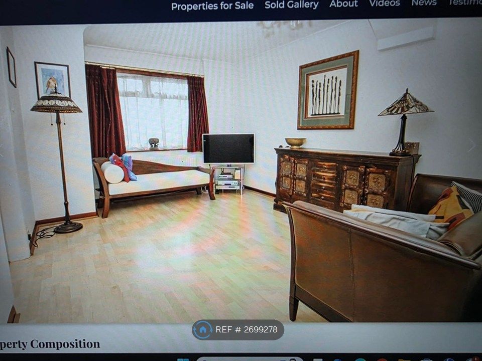 Property photo 2 of 12 Lounge