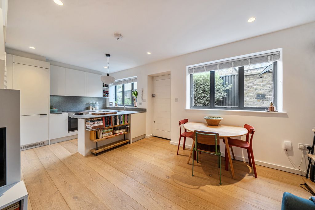 Property photo 2 of 14 1411117-9-699c3c5...