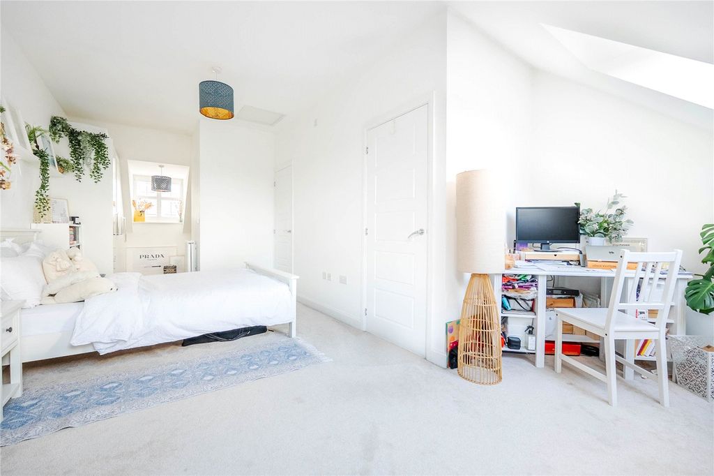 Property photo 1 of 19 Picture No. 05