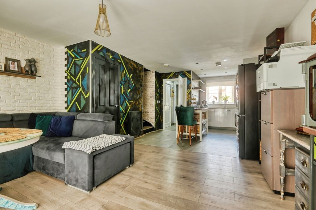 Property photo 2 of 15 Pbox-Img.Jpg