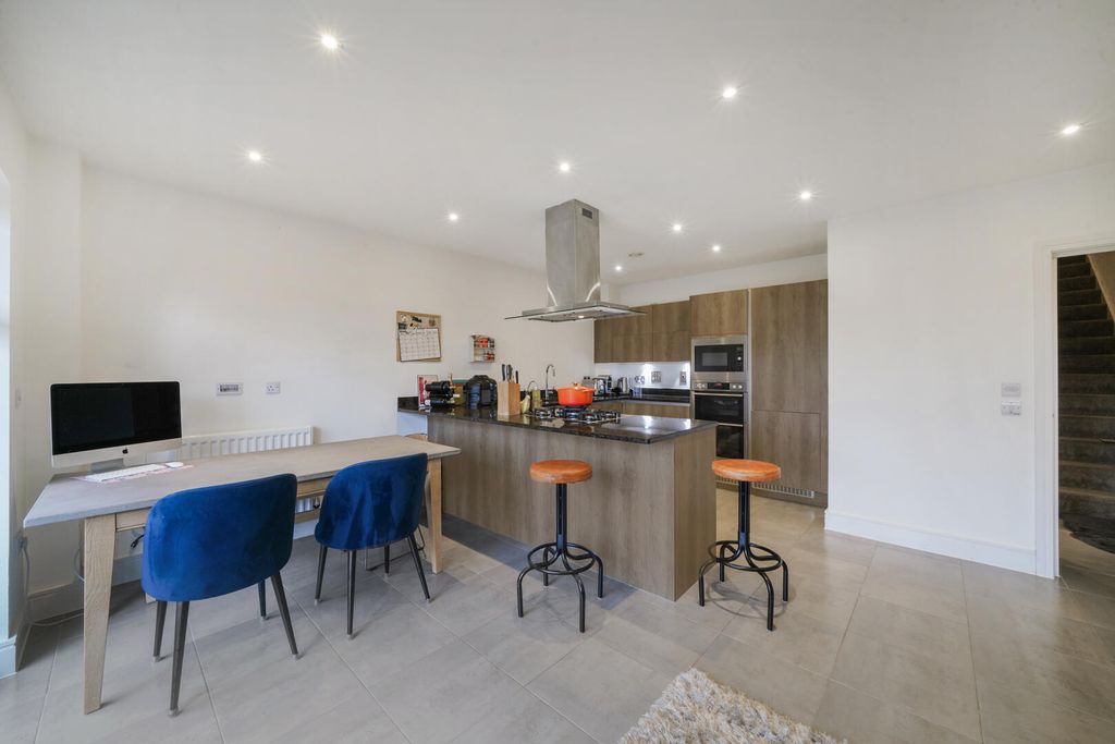 Property photo 2 of 17 Kitchen