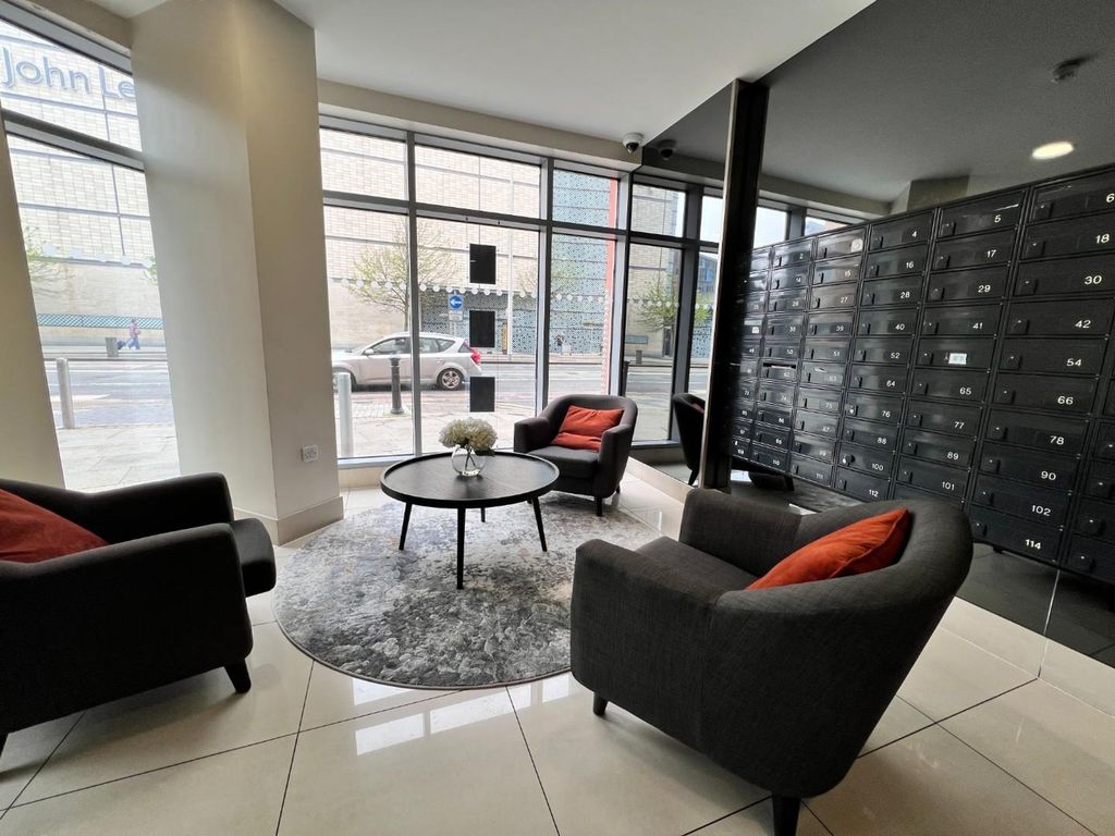 Property photo 3 of 25 Lobby