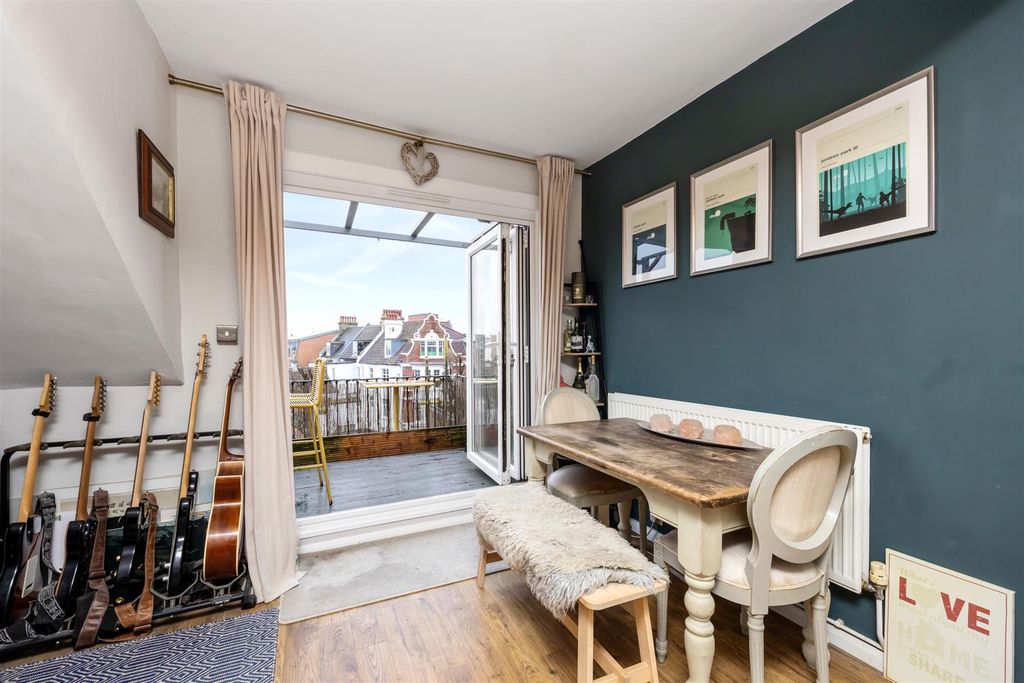 Property photo 1 of 16 St Aubyns, 66, Flat 5-002.Jpg
