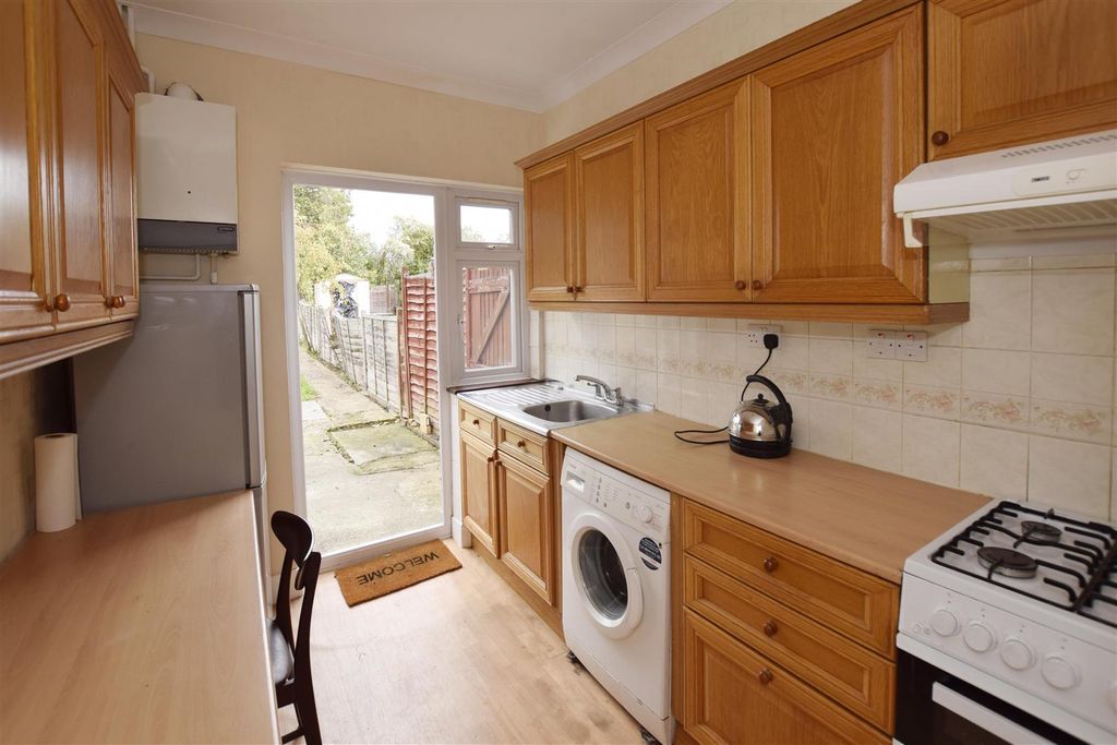 Property photo 3 of 14 Kitchen .Jpg