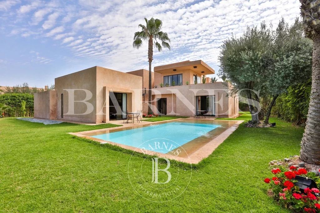 Property photo 1 of 18 Swimming Pool