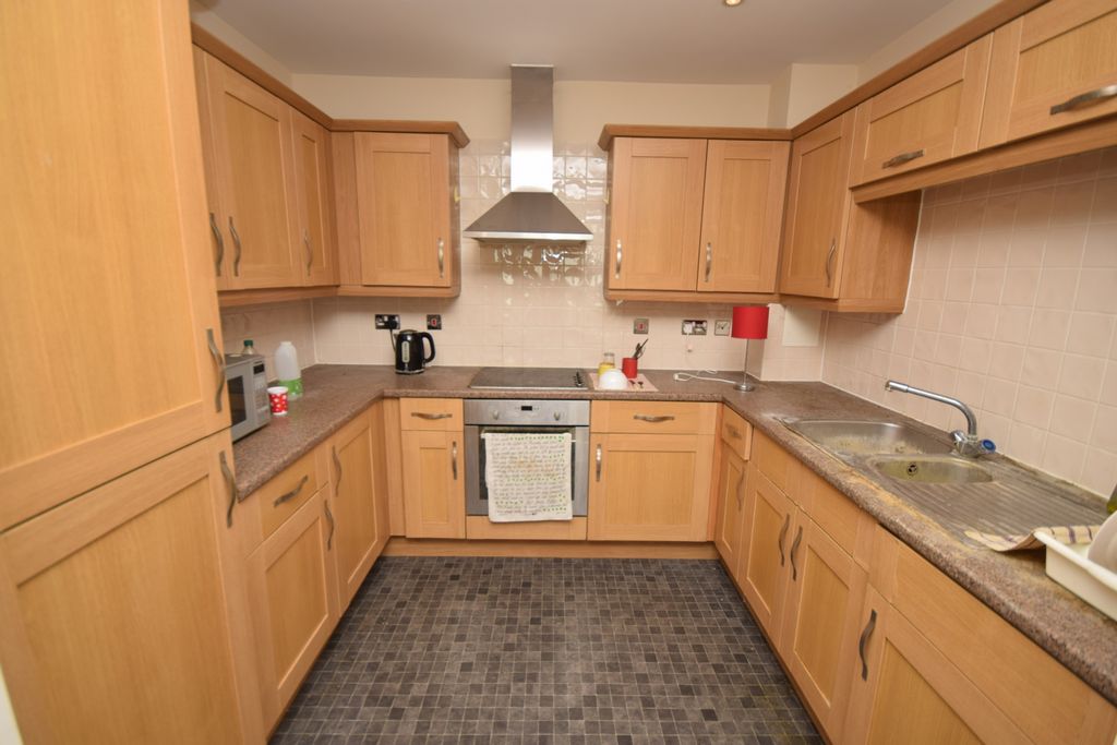 Property photo 3 of 7 Kitchen