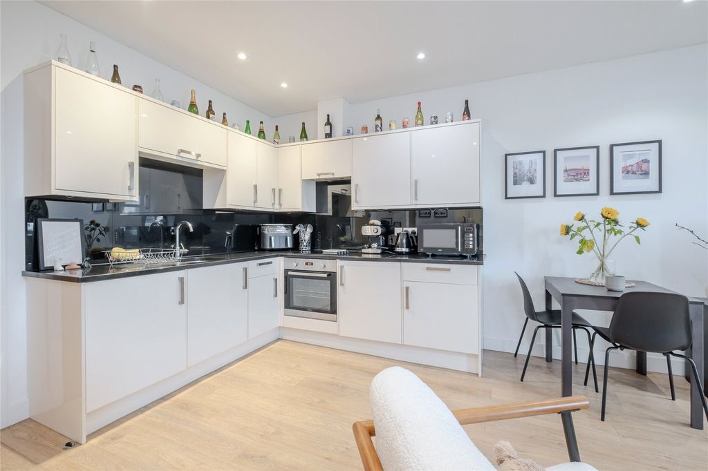 Property photo 2 of 6 Picture No. 10