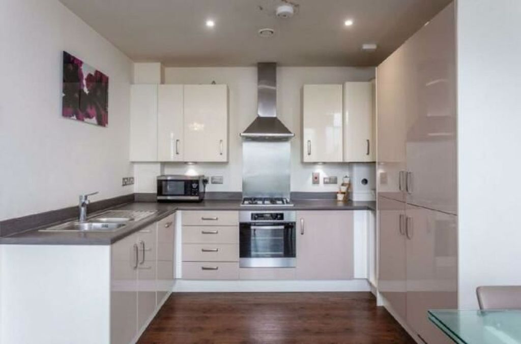 Property photo 3 of 10 Kitchen