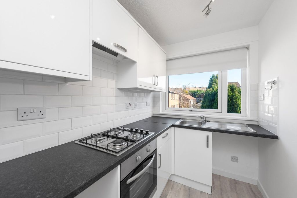 Property photo 2 of 11 Kitchen