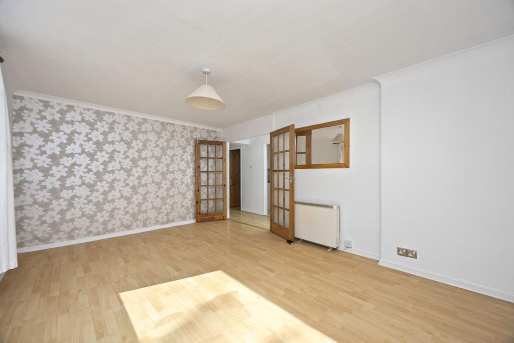 Property photo 2 of 20 Living Room