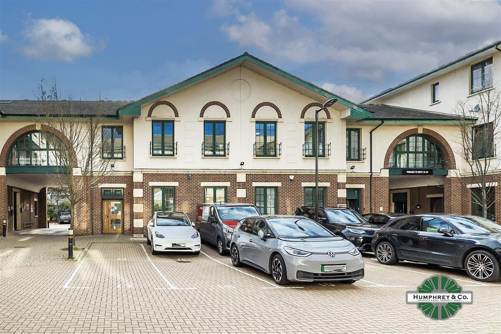 Property photo 1 of 4 Unit 14 Bourne Court -013.Jpg