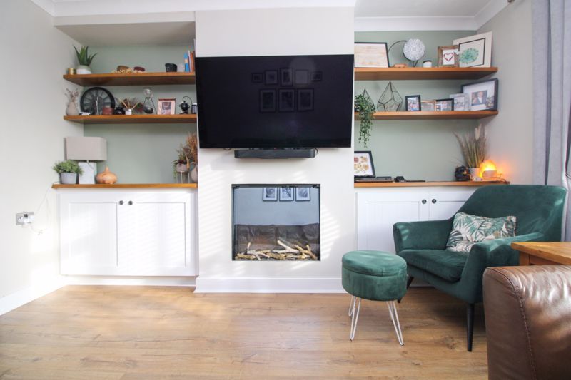 Property photo 3 of 24 Feature Wall