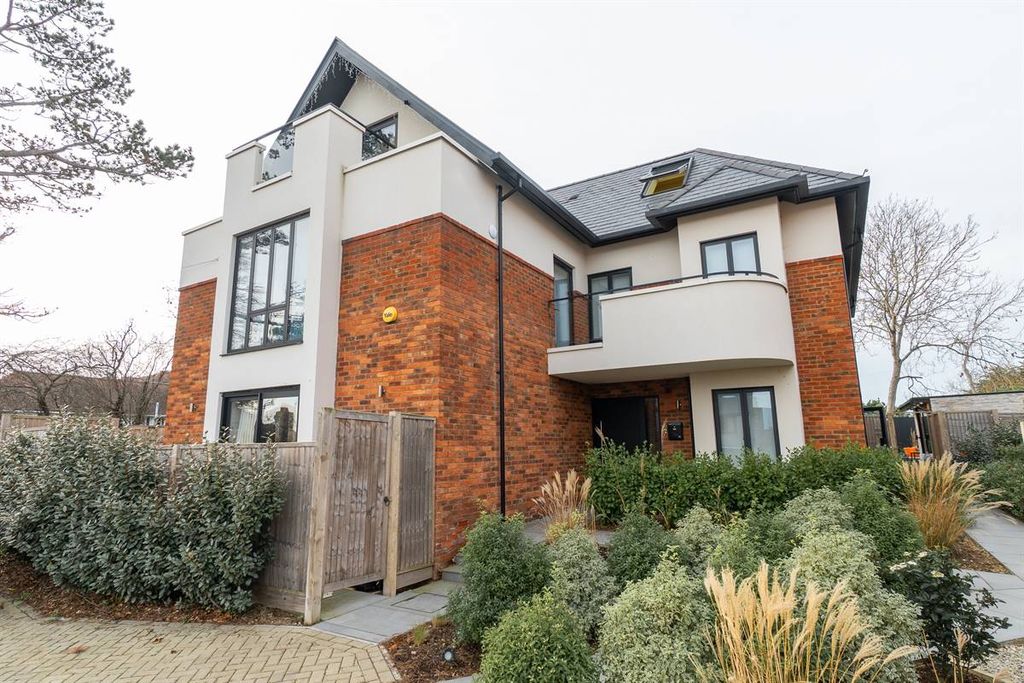 Property photo 1 of 40