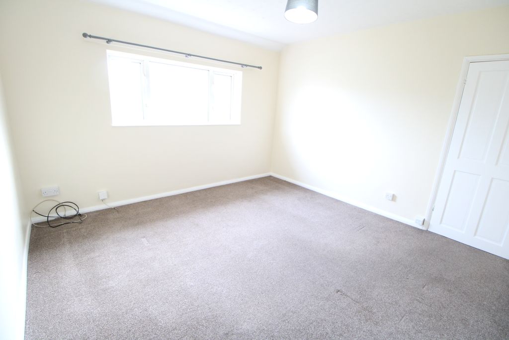Property photo 2 of 11 Living Room 1