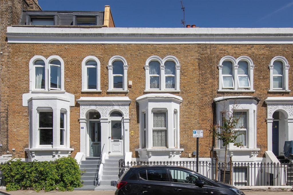 Property photo 1 of 22 Dunlace Road, E5