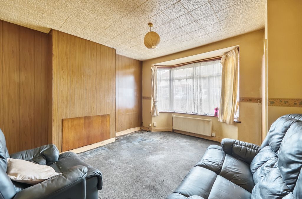 Property photo 2 of 7 Living Room Ewemove Cheam Dean