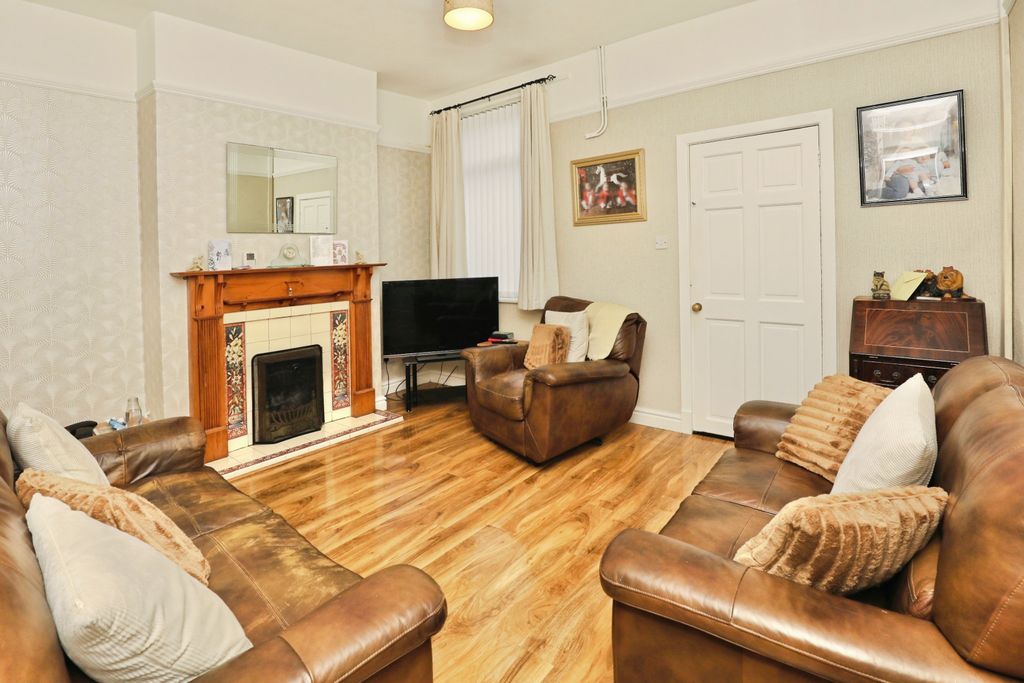 Property photo 3 of 18 3