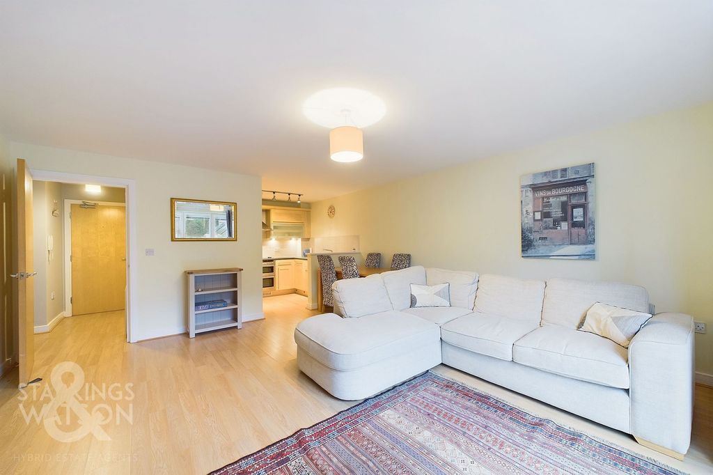 Property photo 2 of 11
