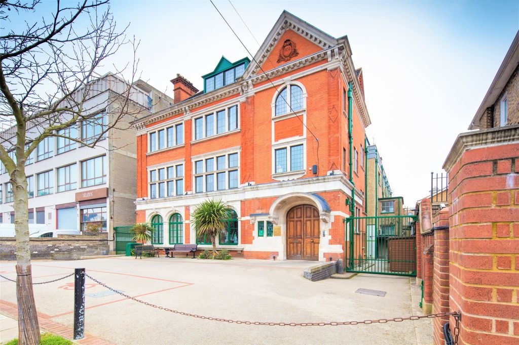 Property photo 1 of 10