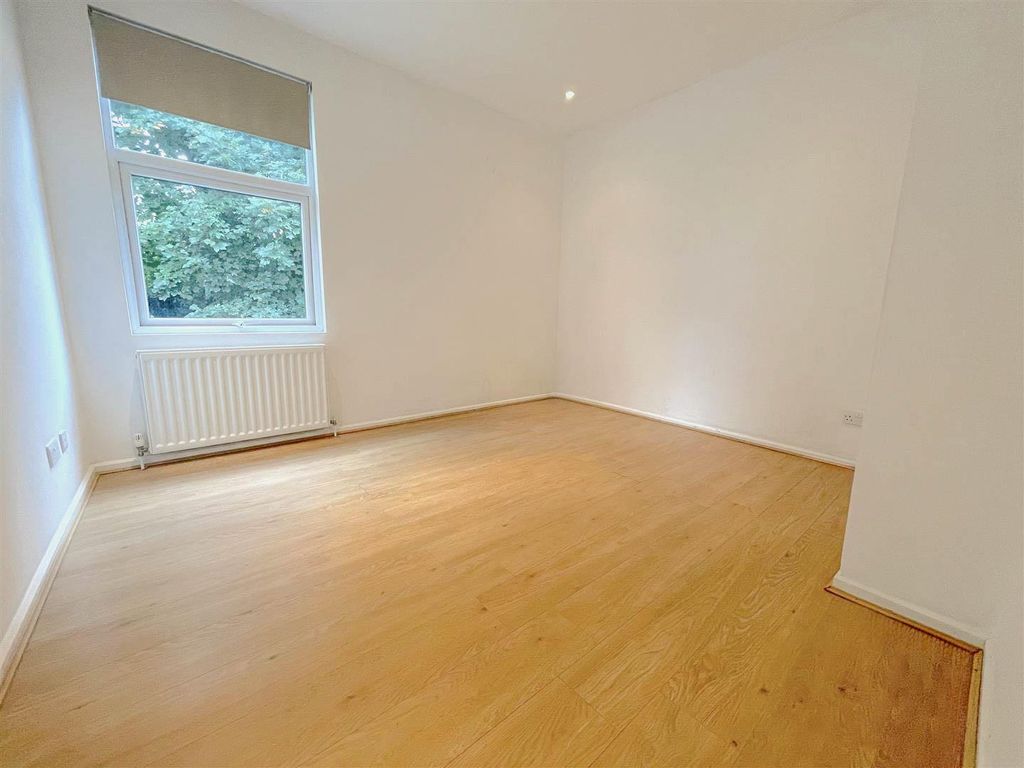 Property photo 2 of 9 Bedroom