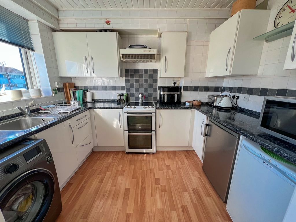 Property photo 2 of 25