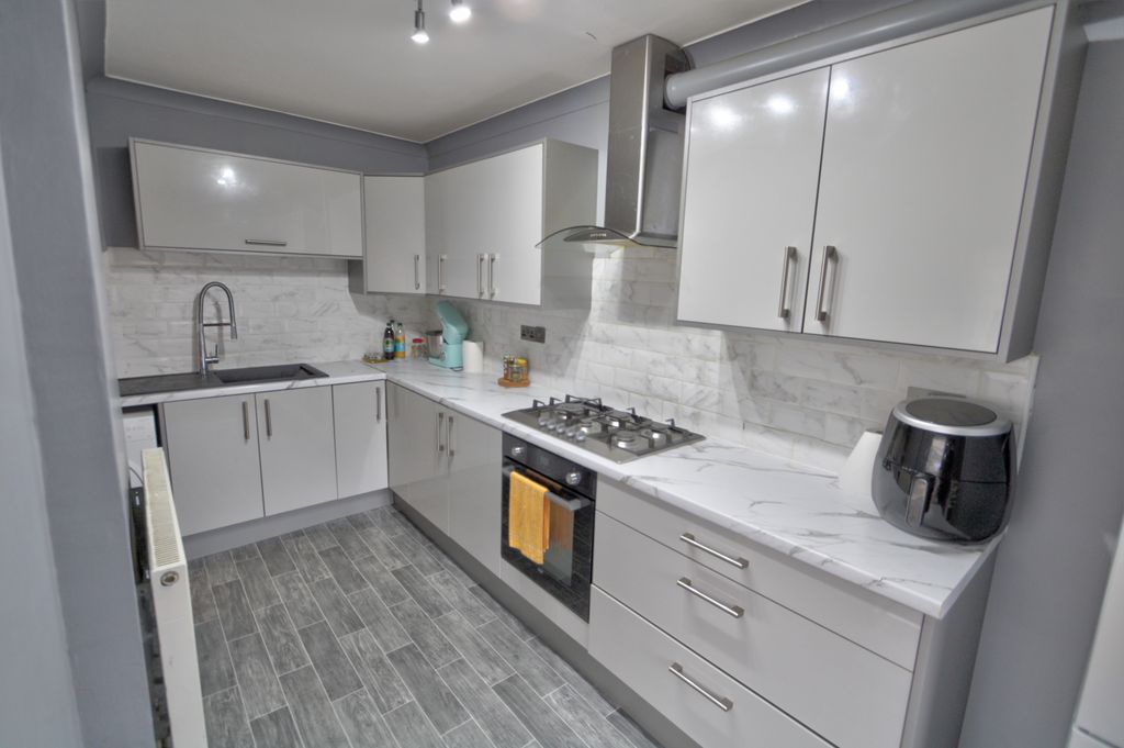 Property photo 3 of 17 Kitchen Close Up