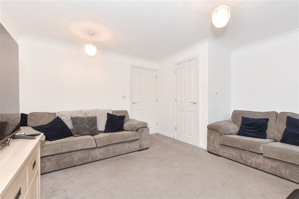 Property photo 2 of 11 Lounge