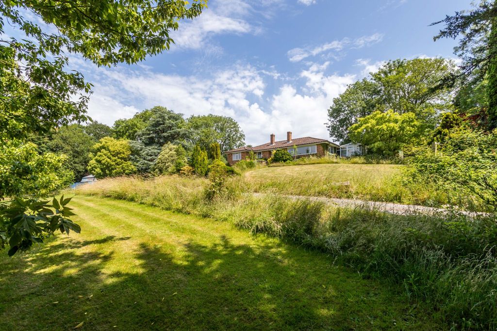 Property photo 3 of 8 House. Partnership