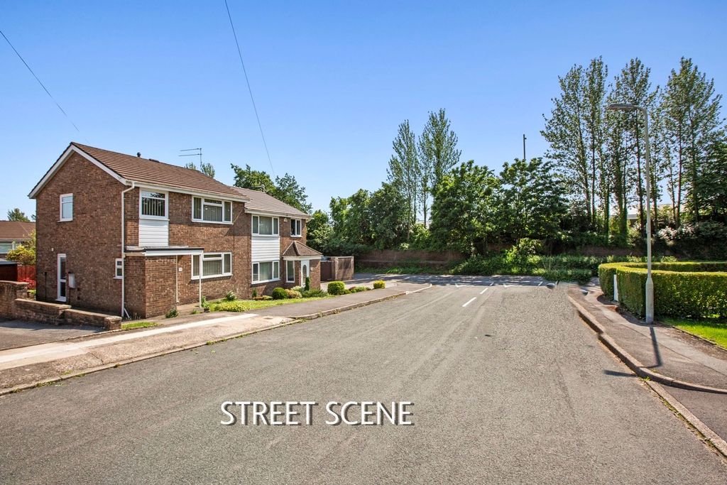 Property photo 2 of 33