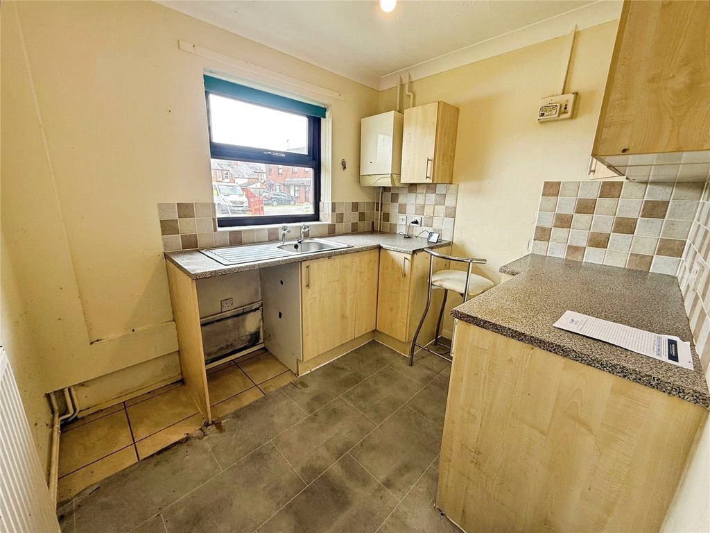 Property photo 3 of 8 Kitchen